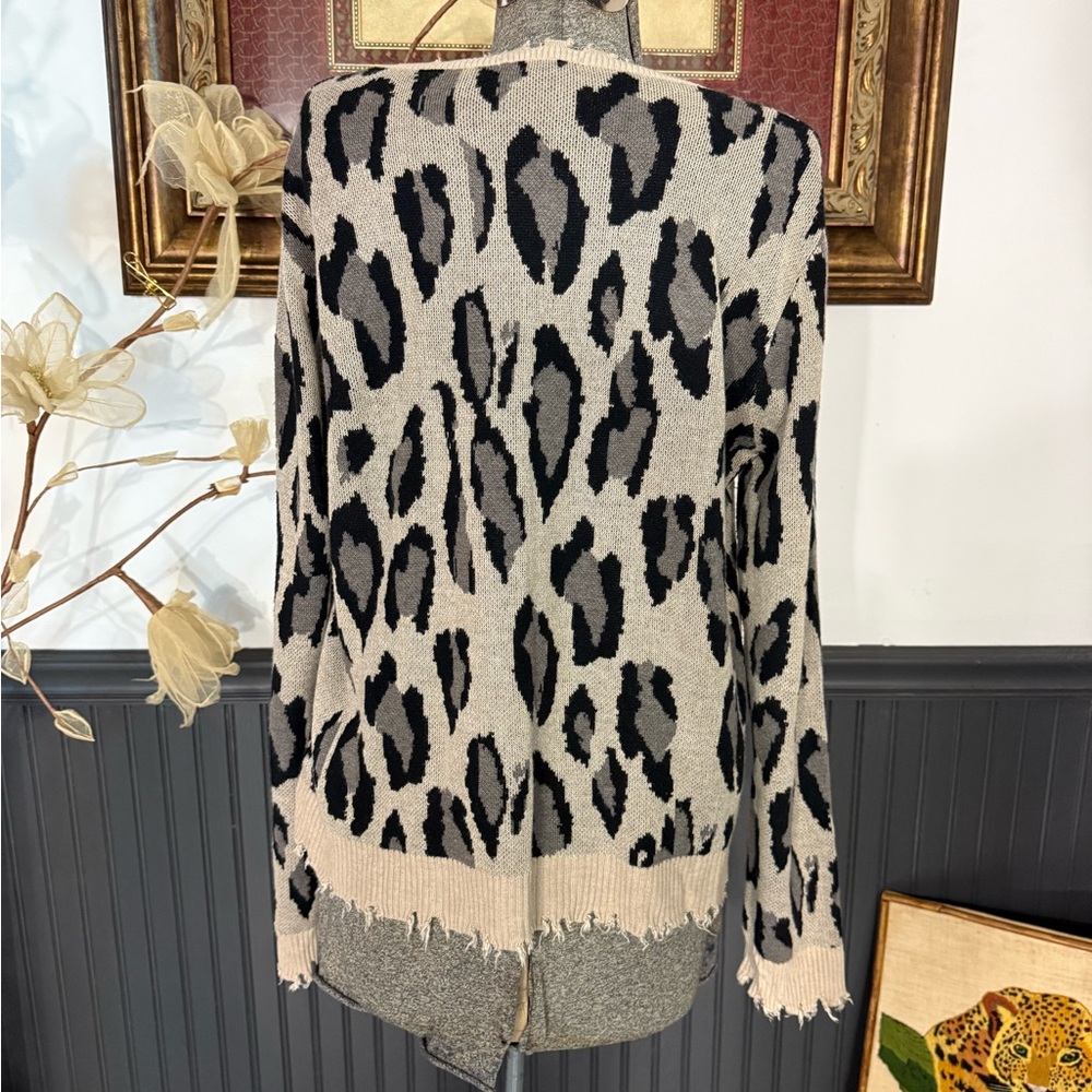 Fate Anthropologie Distressed Leopard Print Sweater ~ Size Medium 💚🍄 - Picture 4 of 7